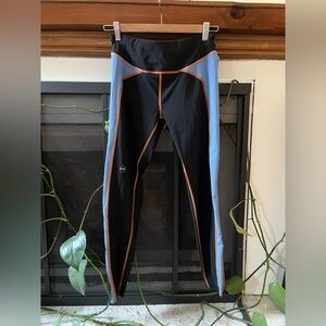 Janji W’s 7/8 Groundwork Tight in Marine Block - Small